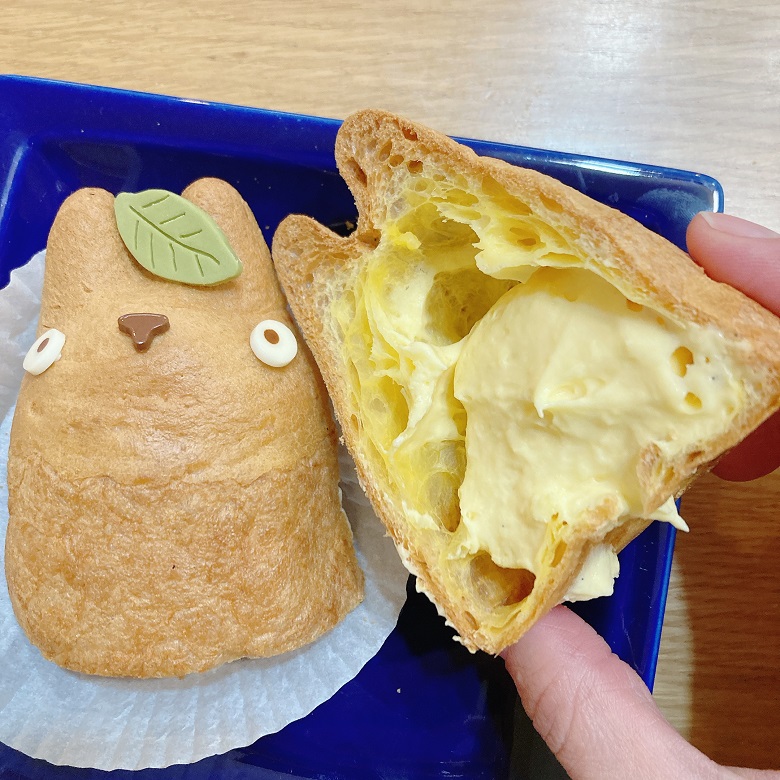 トトロシュークリーム　カスタード＆生クリーム断面